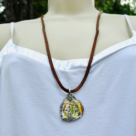 Artisan Necklace Featuring Royal Stuart Broken China & Silver Blend Metalwork - Picture 2 of 9